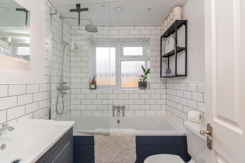 EVIRDELTRYM10 - Bathroom A.jpg