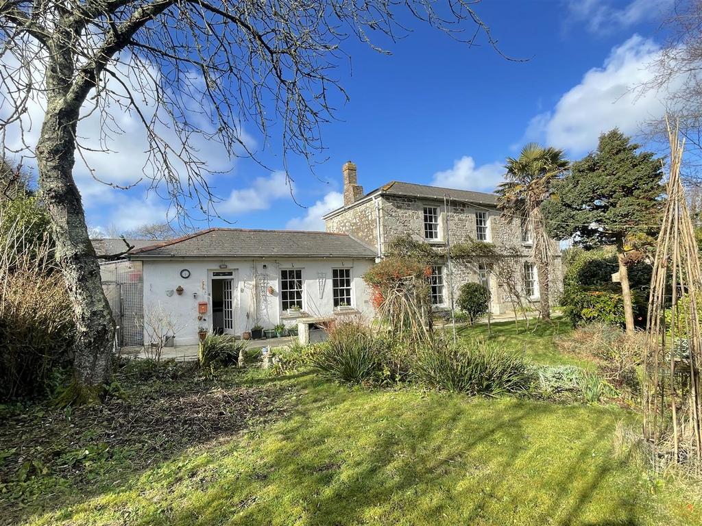 Roseworthy Hill, Roseworthy, Camborne 3 bed semidetached house for