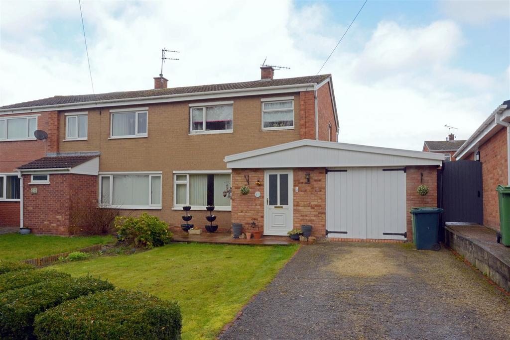 Malvern Close, Sutton Farm, Shrewsbury 3 bed semidetached house for