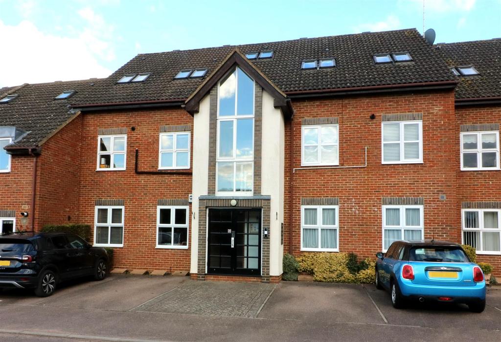 Twin Foxes, Woolmer Green, Knebworth 2 bed flat £272,995