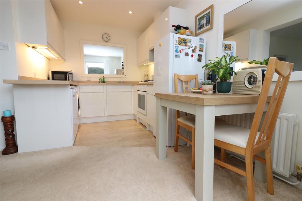 Twin Foxes, Woolmer Green, Knebworth 2 bed flat £272,995