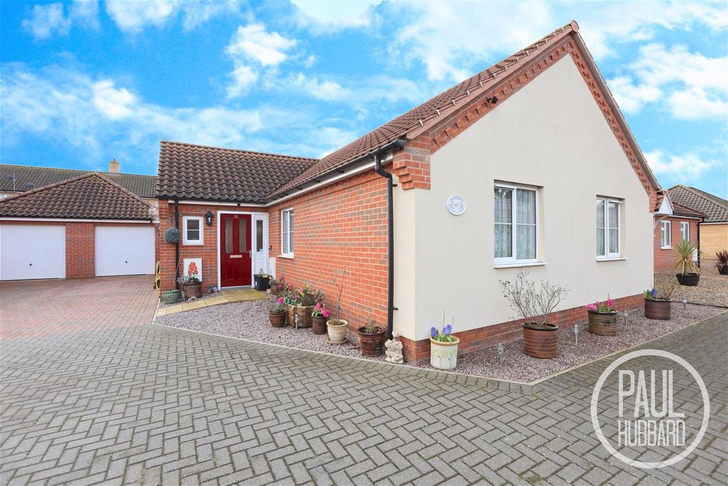 Gray Close, Brundall, Norwich 3 bed detached bungalow for sale £350,000