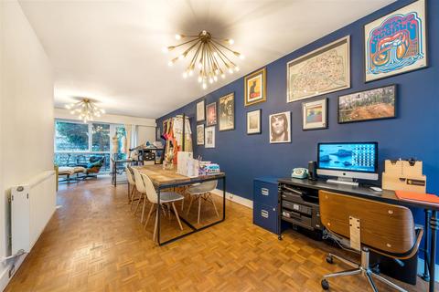 2 bedroom flat for sale - The Crescent, Surbiton