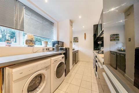 2 bedroom flat for sale - The Crescent, Surbiton