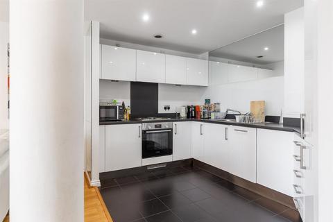 2 bedroom flat for sale, Viridian Apartments, 75 Battersea Park Road, London, SW8