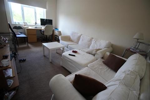 2 bedroom flat to rent - Dellfield Parade, Uxbridge,