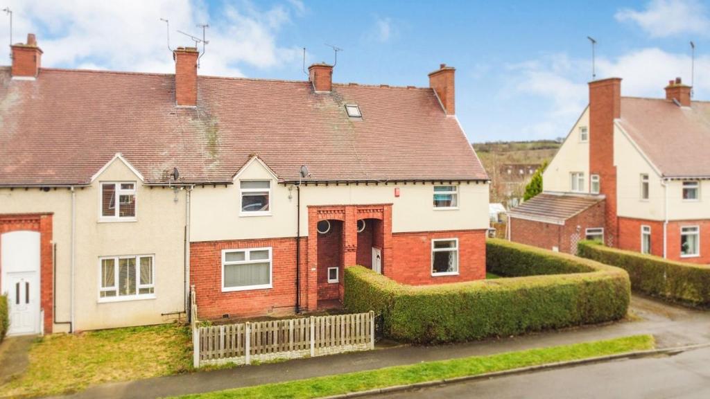 Strafford Avenue, Elsecar 3 bed townhouse £145,000