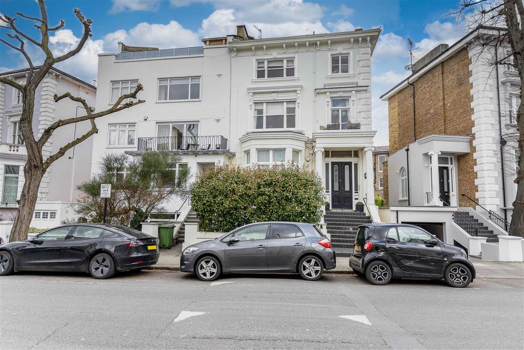 Buckland Crescent, Belsize Park NW3 2 bed flat £3,250 pcm (£750 pw)