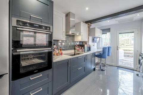 8 Farlands Road, Stourbridge, DY8 2DD