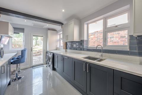 8 Farlands Road, Stourbridge, DY8 2DD