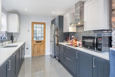 8 Farlands Road, Stourbridge, DY8 2DD