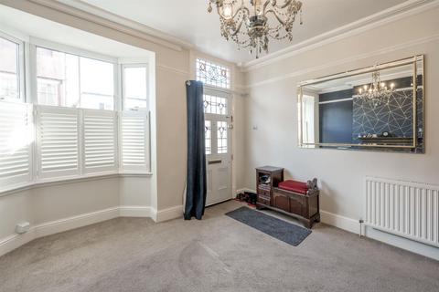 8 Farlands Road, Stourbridge, DY8 2DD