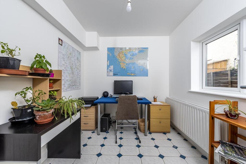 46 Castle Av 0042.jpg