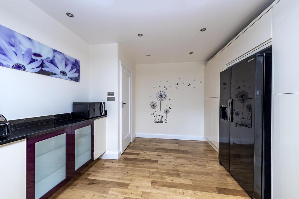 46 Castle Av 0035.jpg