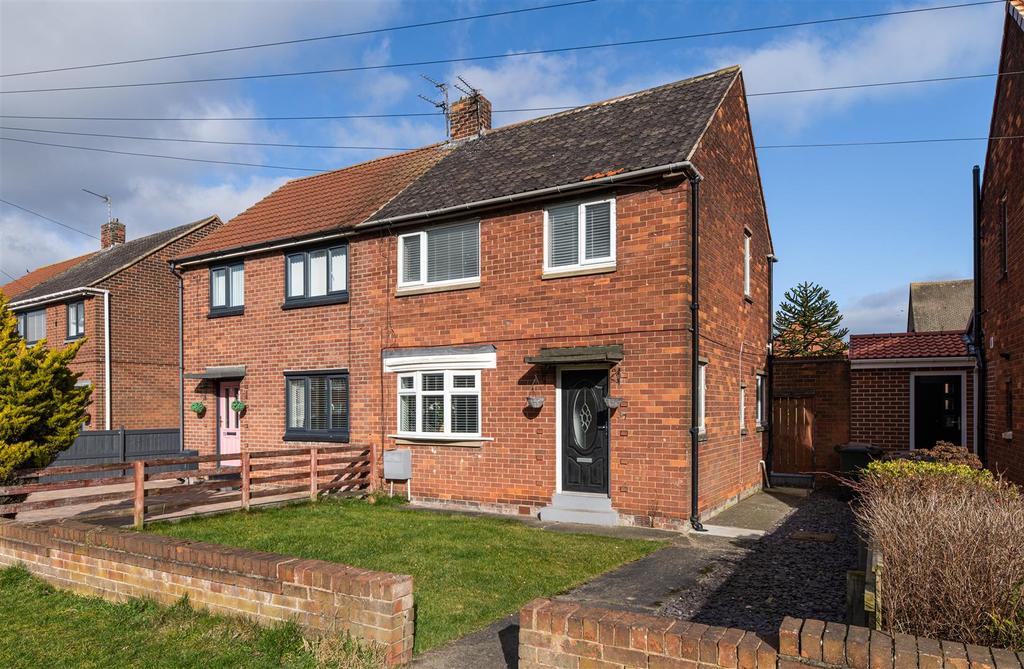 Cartington Avenue, Shiremoor... 2 bed semidetached house £140,000