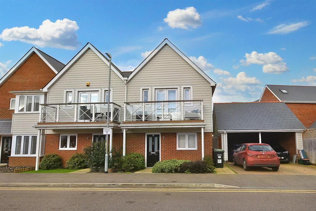 Amisse Drive, Holborough Lakes 3 bed semidetached house £1,600 pcm