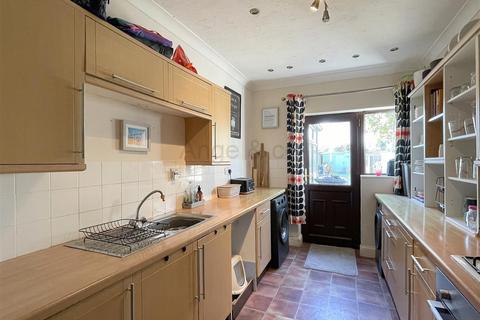 3 bedroom semi-detached house for sale - Witney Road, Pakefield