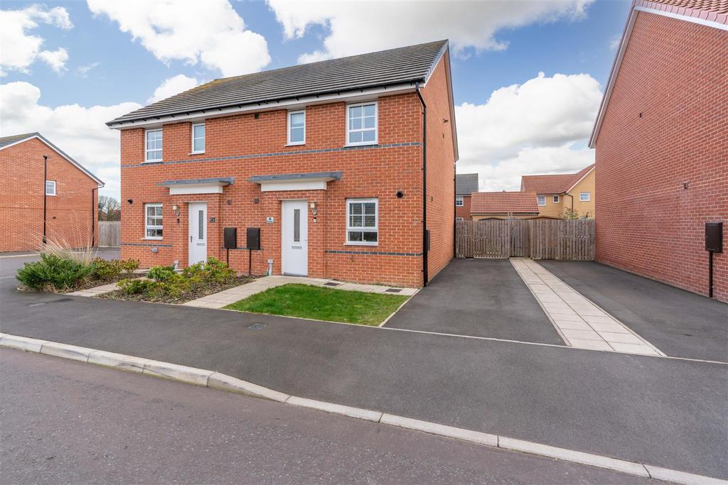 Aintree Street, North Gosforth... 3 bed semidetached house £220,000