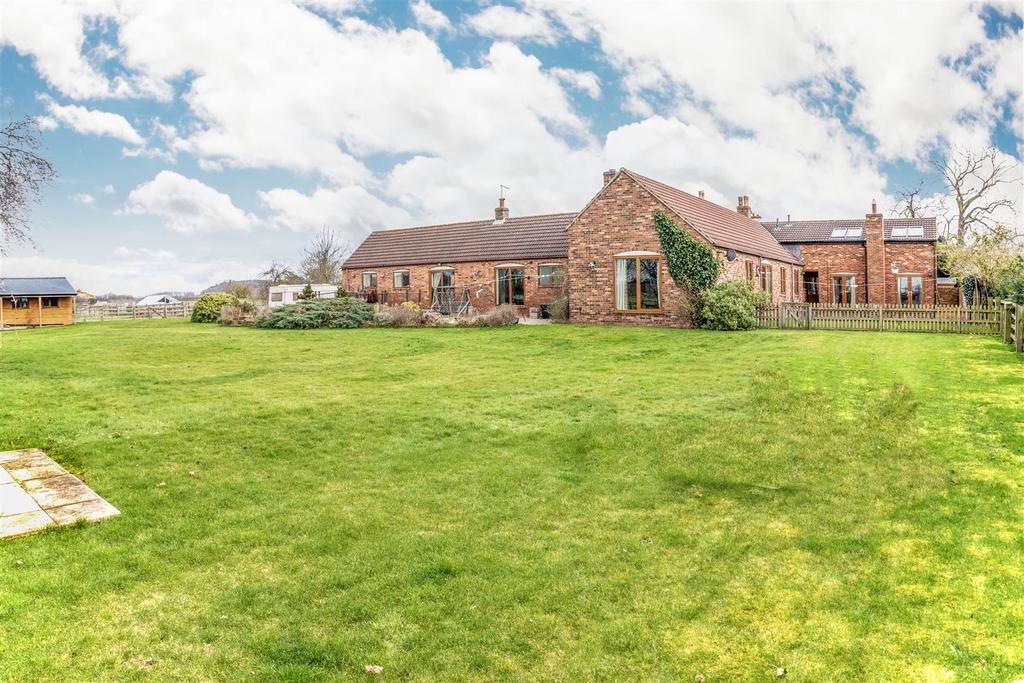 Chestnut Lane, BartonInFabis, Nottingham 6 bed barn conversion for