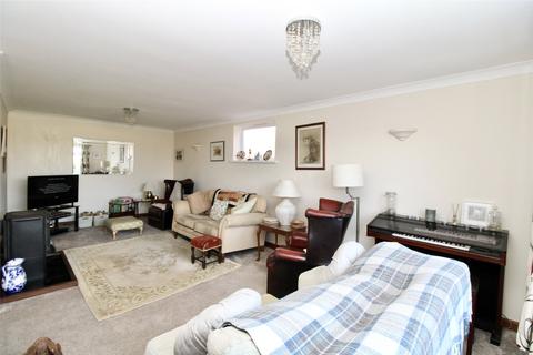 9 Dales View, Washbrook, Ipswich, IP8 3EX