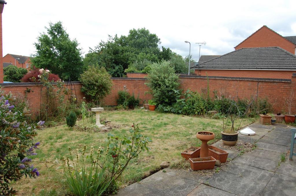 Wright Road, Long Buckby, Northampton NN6 7GG 4 bed detached house for