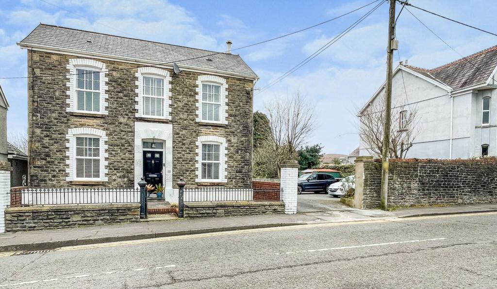 Bolgoed Road, Pontarddulais, Swansea, West SA4 8JE 4 bed