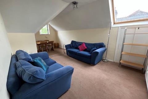 Flat 5, 40 Bromley Road, Catford, London, SE6 2TP