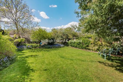 Flat 5, 40 Bromley Road, Catford, London, SE6 2TP