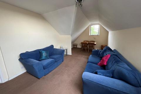 Flat 5, 40 Bromley Road, Catford, London, SE6 2TP