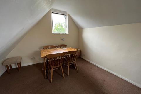 Flat 5, 40 Bromley Road, Catford, London, SE6 2TP