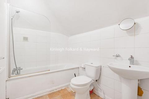 Flat 5, 40 Bromley Road, Catford, London, SE6 2TP