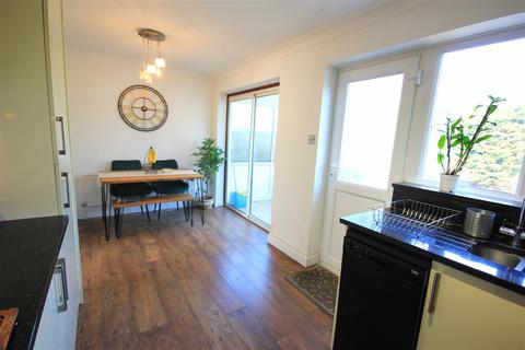 3 bedroom semi-detached house for sale - Maureen Close, Parkstone, Poole