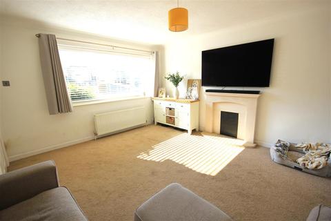 3 bedroom semi-detached house for sale - Maureen Close, Parkstone, Poole