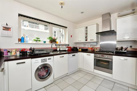 2 Harlequin Close, Barking, IG11 0FG