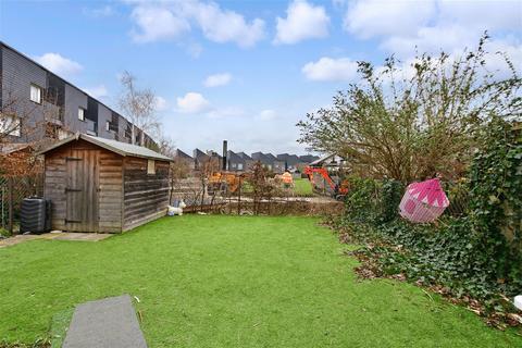 2 Harlequin Close, Barking, IG11 0FG