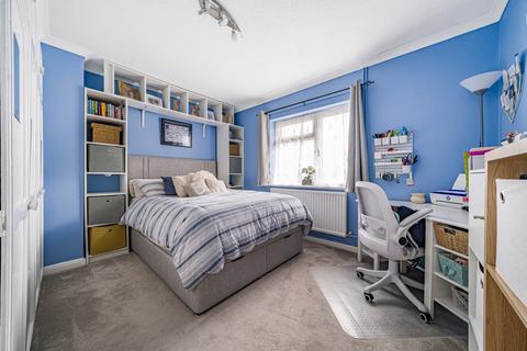 41 Roundhill Way, Guildford, GU2 8HP