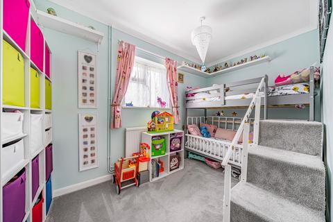 41 Roundhill Way, Guildford, GU2 8HP