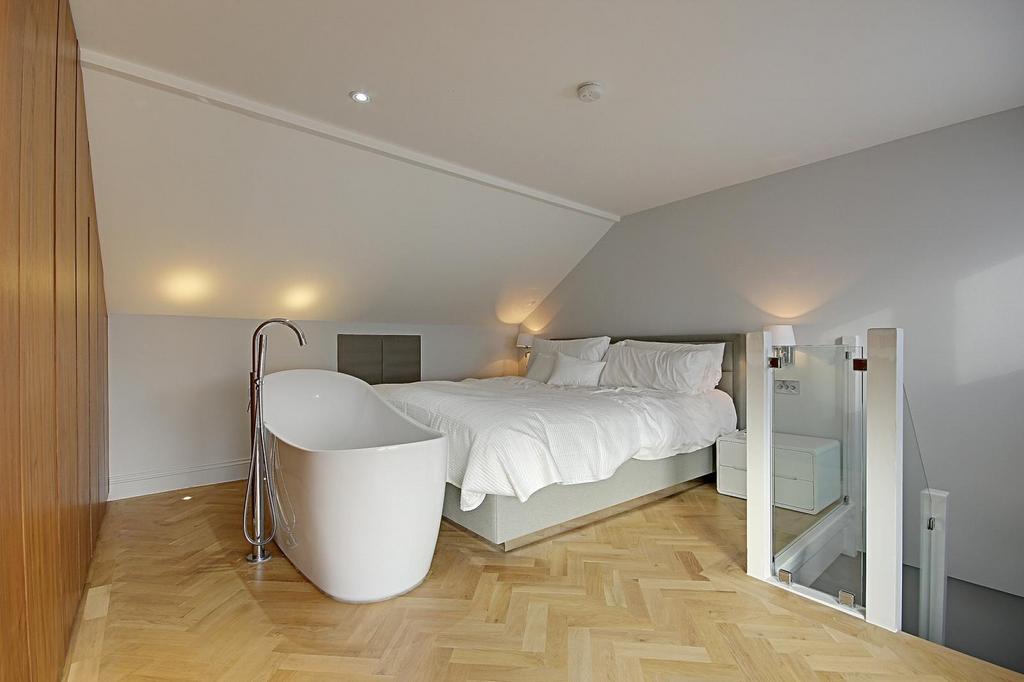 Leopold Road, London, N18 2 bed apartment £1,800 pcm (£415 pw)