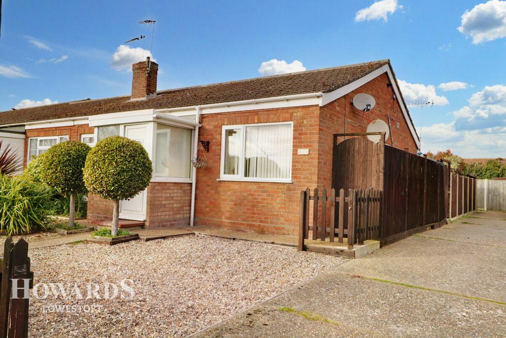 Lloyds Avenue, Kessingland 3 bed bungalow £220,000