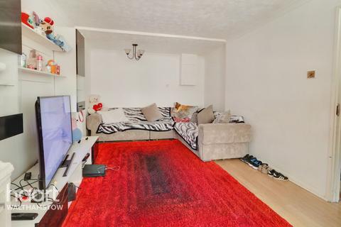 14 Gordon Close, London, E17 8PF