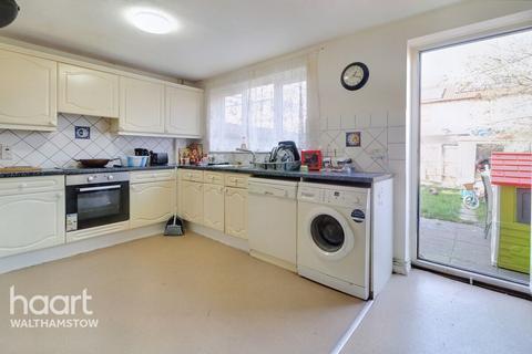 14 Gordon Close, London, E17 8PF
