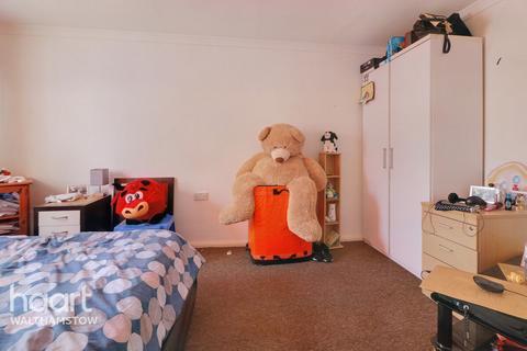 14 Gordon Close, London, E17 8PF