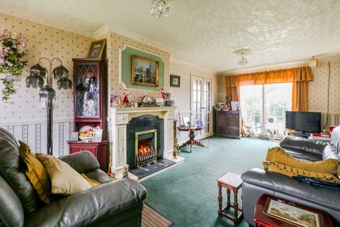 132 Whitefields Road, Cheshunt, Waltham Cross, EN8 0ES