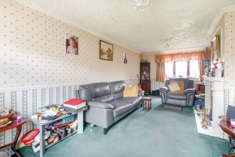 132 Whitefields Road, Cheshunt, Waltham Cross, EN8 0ES