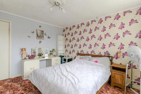 132 Whitefields Road, Cheshunt, Waltham Cross, EN8 0ES