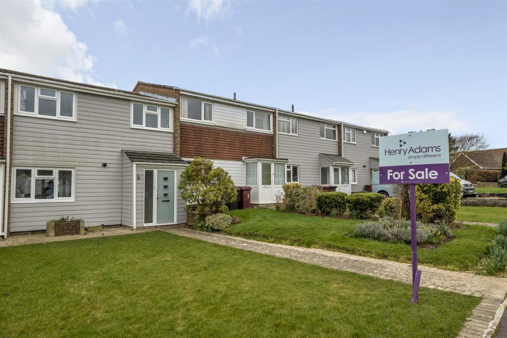 Manor Farm Close, Selsey, PO20 3 bed terraced house £315,000