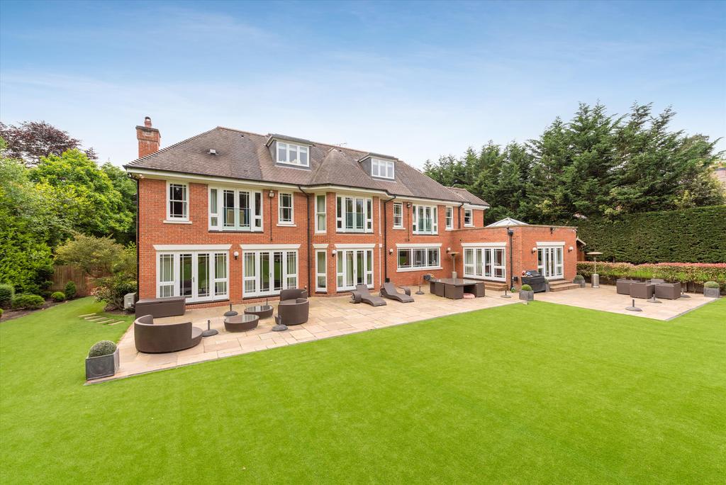 Greyfriars Drive, South Ascot, Berkshire, SL5 6 bed detached house for