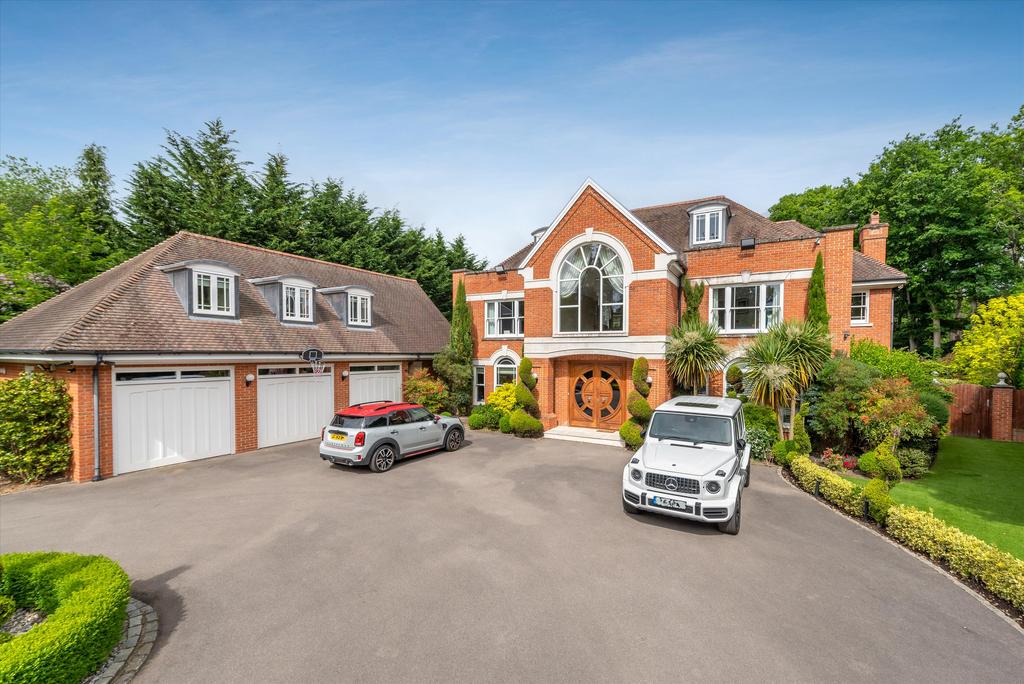 Greyfriars Drive, South Ascot, Berkshire, SL5 6 bed detached house for