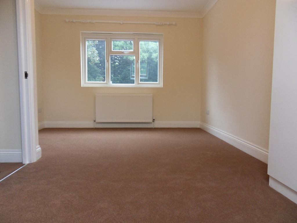 Brighton Road, Coulsdon, Surrey, CR5 1 bed apartment £1,150 pcm (£265 pw)