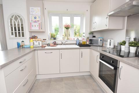 10 Collingham Close, Templecombe, BA8 0LR